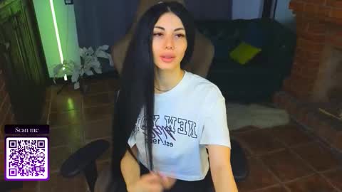 Mia online show from September 29, 2025, 8:57 pm