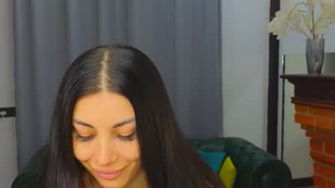 Mia online show from October 15, 2025, 4:51 pm