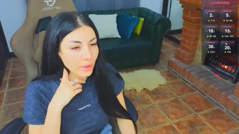 Mia online show from October 17, 2025, 6:43 pm