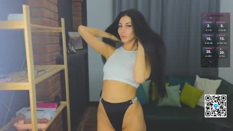 Mia online show from November 28, 2025, 8:44 pm