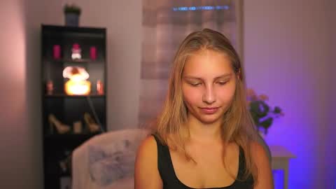 Emmie online show from October 18, 2025, 2:29 pm