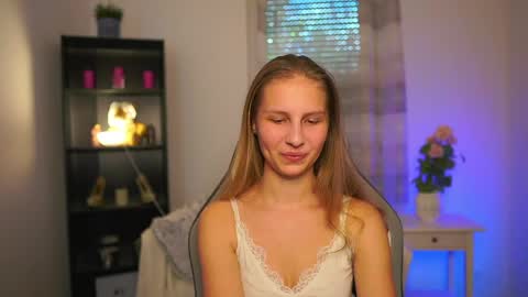 Emmie online show from April 22, 2026, 1:56 pm