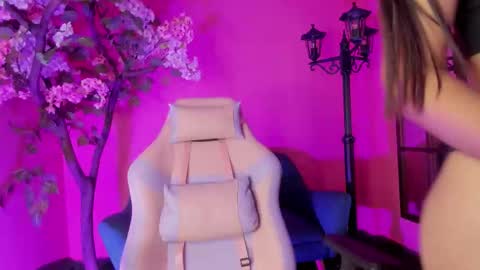 E M M I online show from March 26, 2026, 1:38 pm