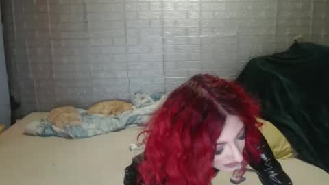 Emmily000 online show from November 4, 2025, 2:38 pm