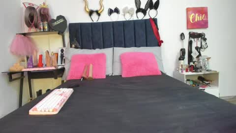          online show from April 18, 2026, 12:42 pm