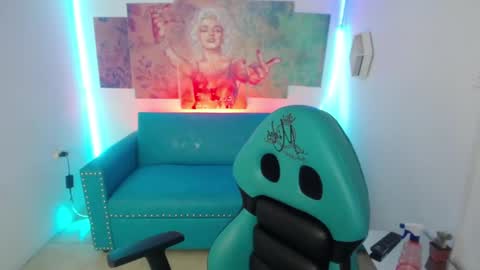 Emi 3 online show from December 4, 2025, 3:05 am