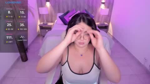 Emmy Walker online show from October 18, 2025, 11:00 am