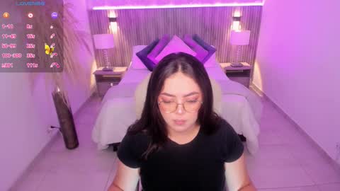 Emmy Walker online show from October 20, 2025, 10:59 am