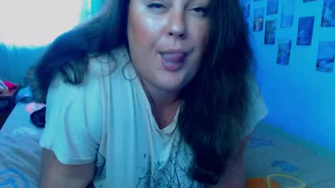 Snapshot of emmyxotty chatting on December 19, 2025, 10:11 am Emmy online show from December 19, 2025, 10:11 am