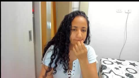 emperatriztapia online show from February 2, 2026, 12:31 am