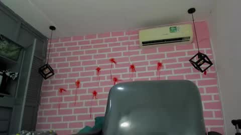 Emy online show from February 26, 2025, 8:33 pm