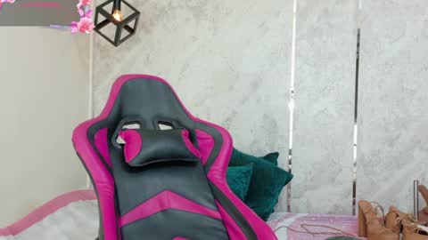 Emy online show from April 4, 2026, 2:25 pm