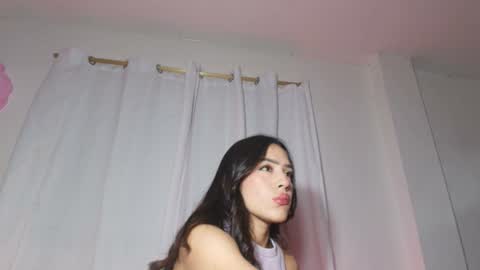 Snapshot of emy_cole1 chatting on June 30, 2026, 5:19 am Emy online show from June 30, 2026, 5:19 am