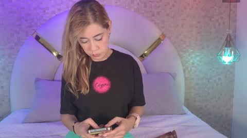 Emy  online show from November 24, 2025, 11:54 am