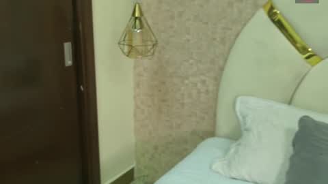 Emy  online show from November 28, 2025, 11:46 am