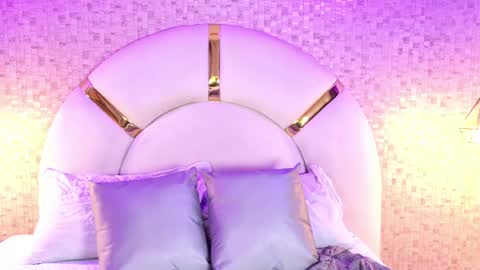 Emy  online show from April 17, 2026, 11:35 am