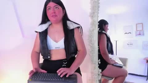 Snapshot of emy_sanz chatting on July 22, 2026, 1:25 pm emy_sanz online show from July 22, 2026, 1:25 pm