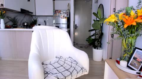 emyconneer online show from February 12, 2025, 4:55 pm