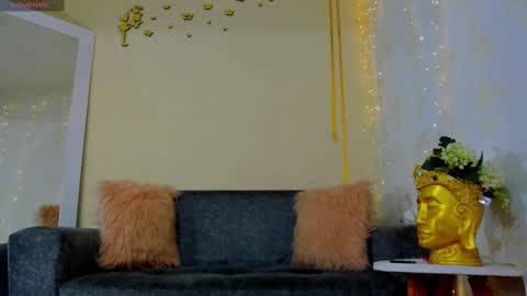 EMYLY  online show from February 2, 2025, 7:04 pm