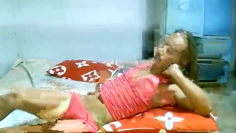 Snapshot of encantadats chatting on April 9, 2026, 5:07 am CHUN LY online show from April 9, 2026, 5:07 am