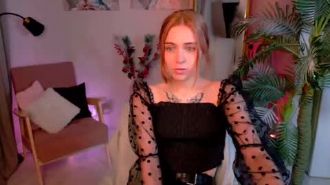 Snapshot of enchanted_bella chatting on December 19, 2025, 1:51 pm enchanted_bella online show from December 19, 2025, 1:51 pm