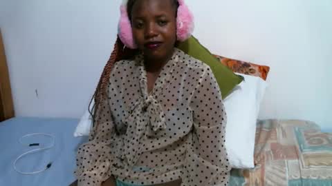 Vee online show from April 21, 2026, 1:53 am