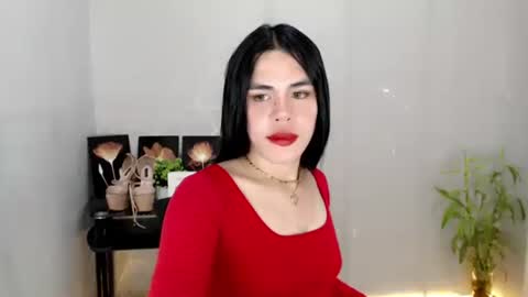 Snapshot of enchantress_mia03 chatting on June 2, 2026, 9:33 am enchantress_mia03 online show from June 2, 2026, 9:33 am