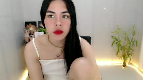 Snapshot of enchantress_mia03 chatting on June 24, 2026, 8:02 am enchantress_mia03 online show from June 24, 2026, 8:02 am