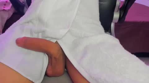 engel20042001 online show from December 14, 2024, 4:09 pm