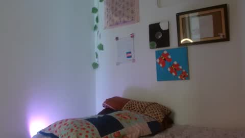 engel20042001 online show from October 10, 2025, 2:27 pm