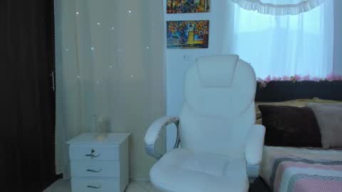 juliana  online show from November 20, 2025, 9:58 pm