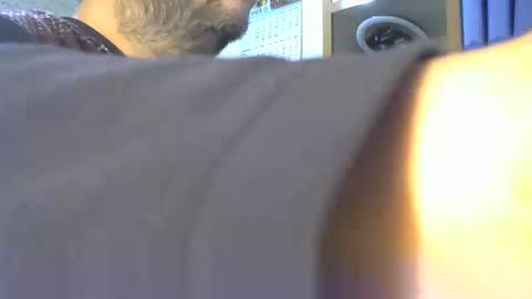 engin_83 online show from April 19, 2026, 8:33 pm