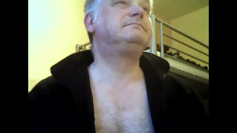 englishguysurrey online show from January 9, 2025, 8:13 am