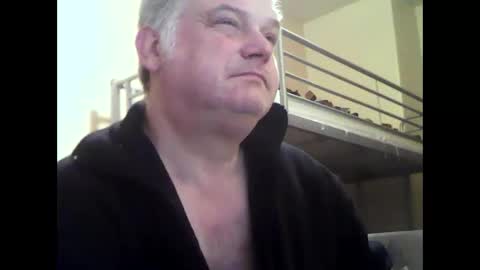 englishguysurrey online show from October 16, 2025, 5:41 am