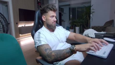 Erik online show from January 3, 2025, 7:18 pm