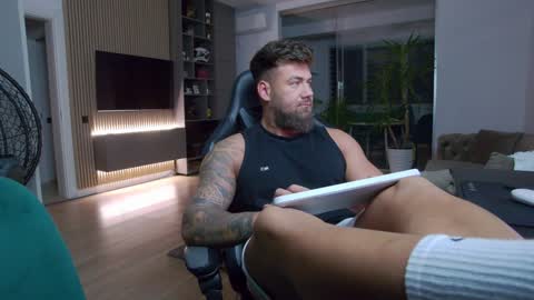 Erik online show from February 3, 2025, 10:32 pm