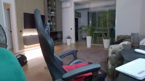 Erik online show from February 26, 2025, 7:49 pm