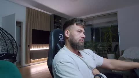 Erik online show from March 9, 2025, 7:59 pm