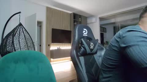 Erik online show from September 14, 2025, 7:13 pm