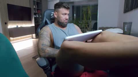 Erik online show from September 27, 2025, 6:57 pm