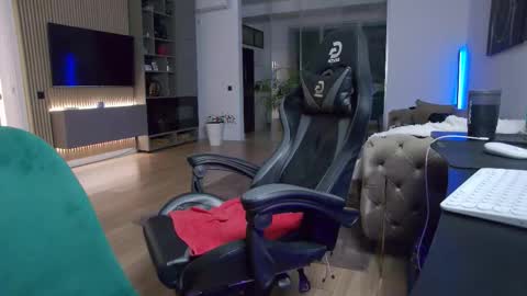 Erik online show from November 14, 2025, 7:45 pm