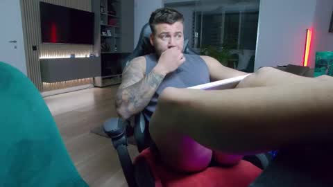 Erik online show from April 15, 2026, 7:58 pm