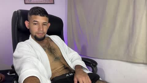 enyel_100 online show from April 9, 2026, 3:39 pm