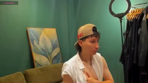 enzo_steel online show from October 19, 2025, 6:41 pm