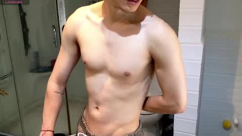 Snapshot of enzo_steel chatting on April 24, 2026, 10:45 pm enzo_steel online show from April 24, 2026, 10:45 pm