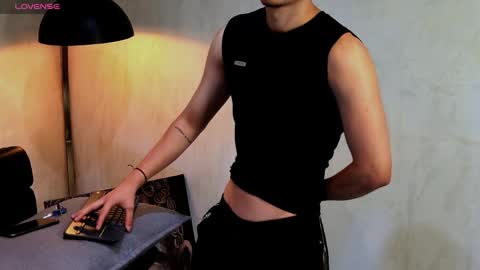 Snapshot of enzo_steel chatting on June 2, 2026, 6:04 am enzo_steel online show from June 2, 2026, 6:04 am