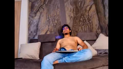 Enzo online show from December 5, 2025, 1:52 pm