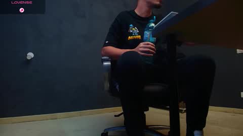 EnzoRace online show from October 5, 2025, 5:06 am