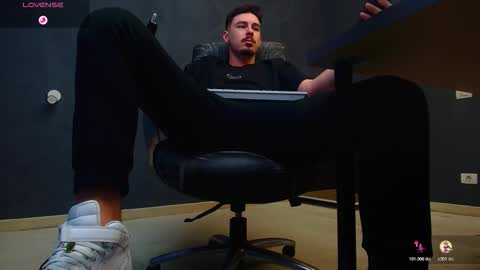 EnzoRace online show from October 18, 2025, 4:59 am