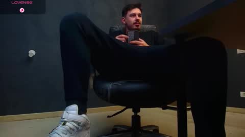 EnzoRace online show from October 24, 2025, 6:54 am